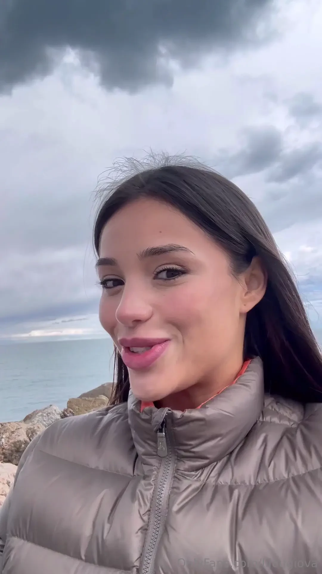 Craaazy blowjob send me 19 99 and i will send you the full video 