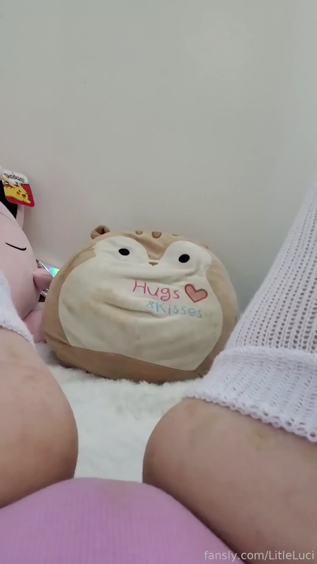 Your cheeks here let me use my tootsies to rub your cheeks and slide 