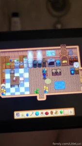 Gamer girlfriend problems i will sownd an hr in the shower playing