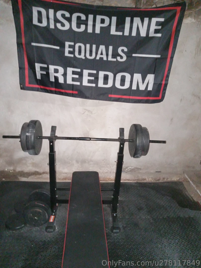 My home gym setup in my unfinished basement new videos will be in the part 3 