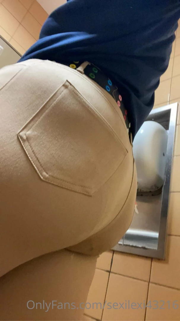 Obsessed with my ass in my work pants what about you 
