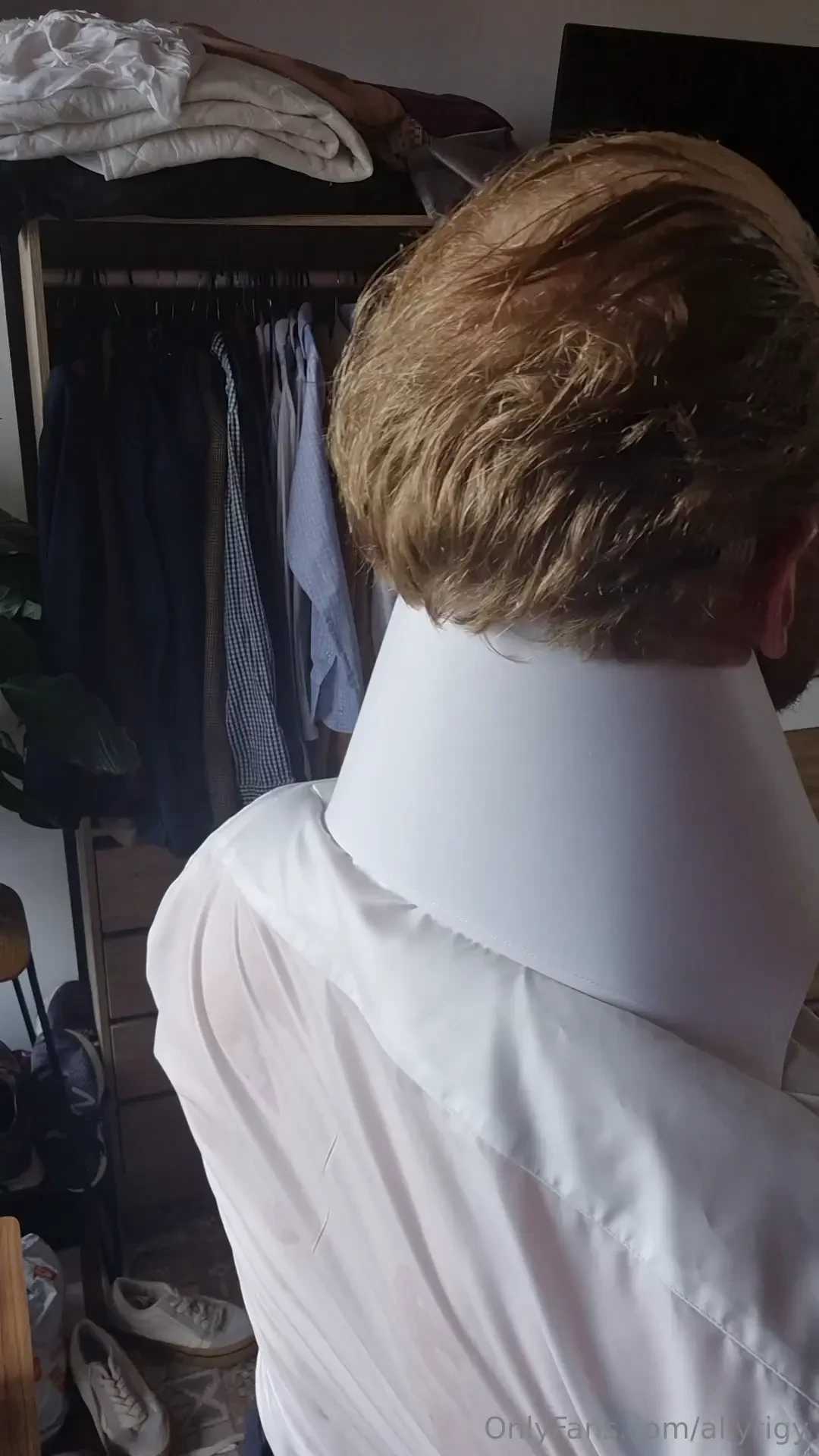 Holy fuck this collar is restrictive makes me so fucking horny 