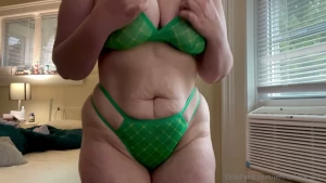 I m lovingggggg this green making a few custom videos tonight will