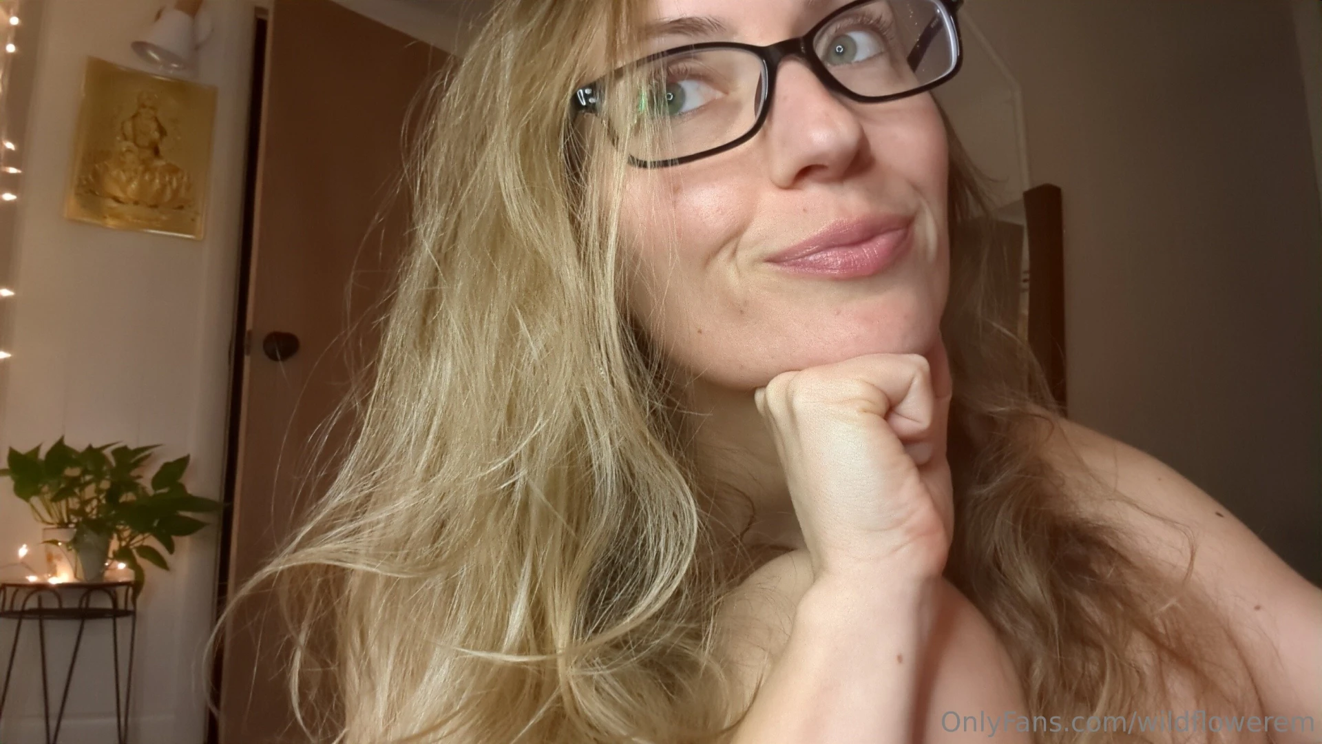 A rare em selfie has appeared hope you re all having a lovely weekend 