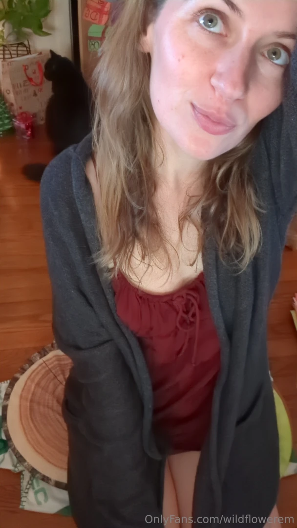 Only 4 days til xmas eek what are you wishing for under the tree this 