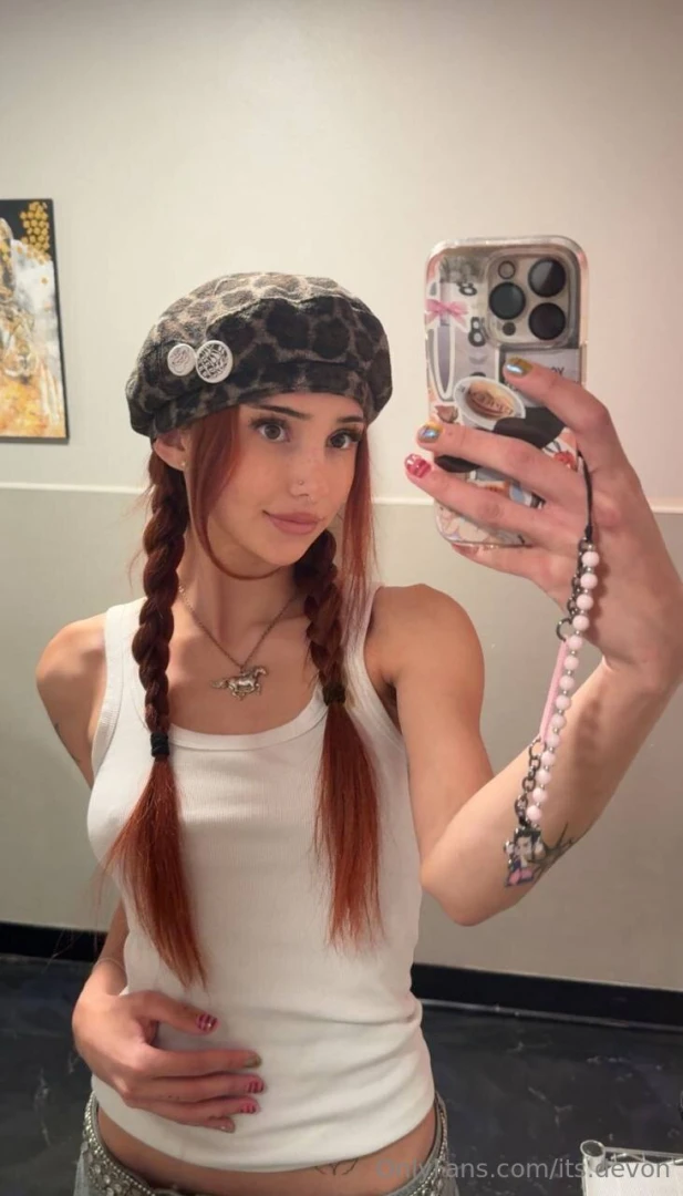 Isabellaroy is a cute college girl looking for some fun free access to part 3 