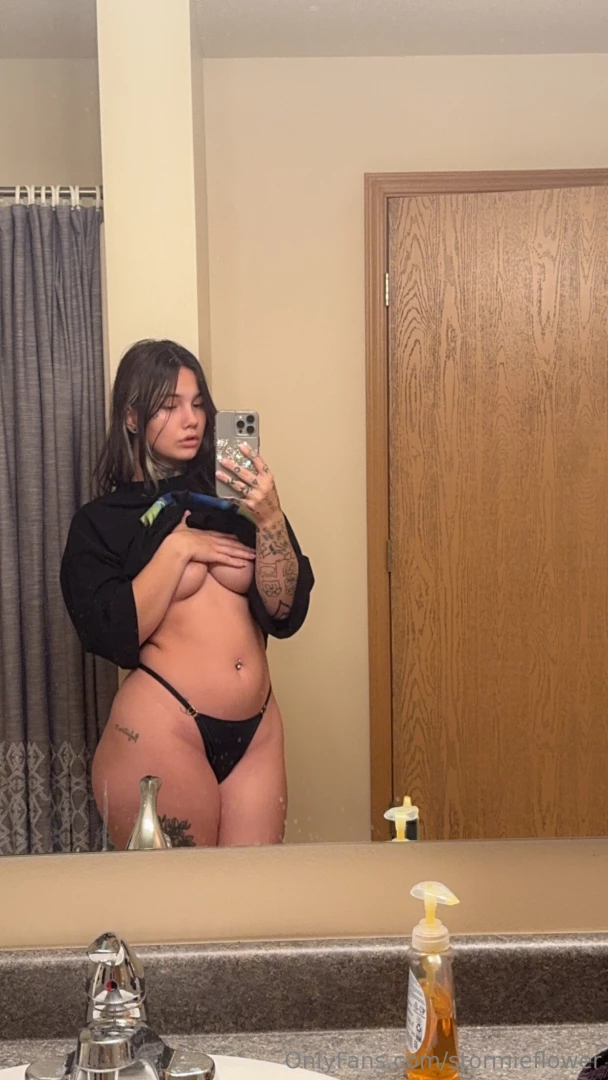 Wanna see me rub my pussy in 4k my extra nice boys got a deal on this 