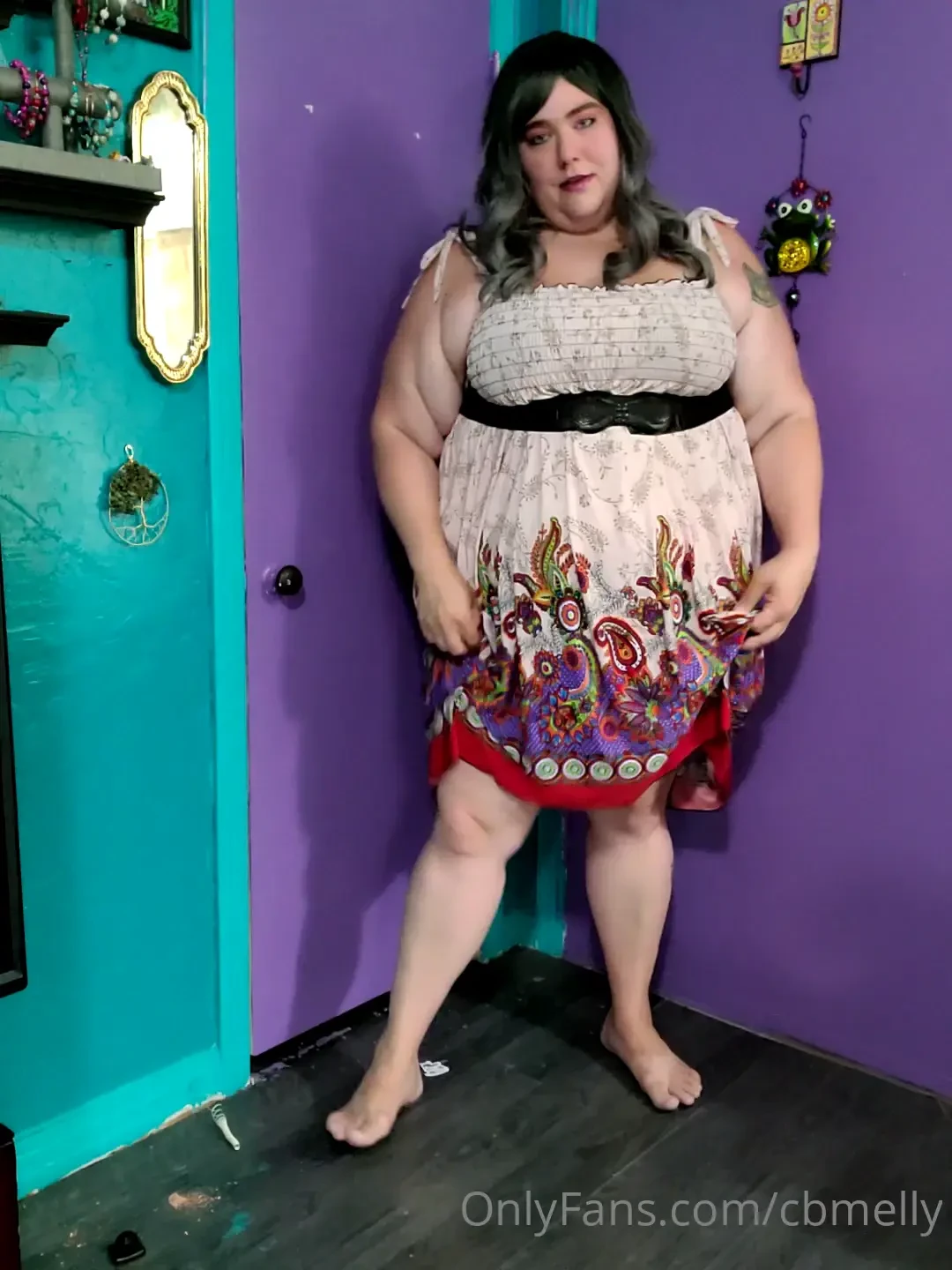 Got a new wig playing around with long hair my new dress and makeup part 4 