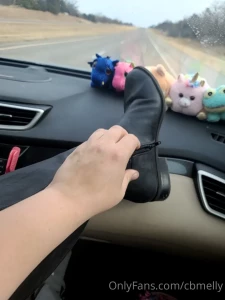 Some traveling tootsies for your thursday evening