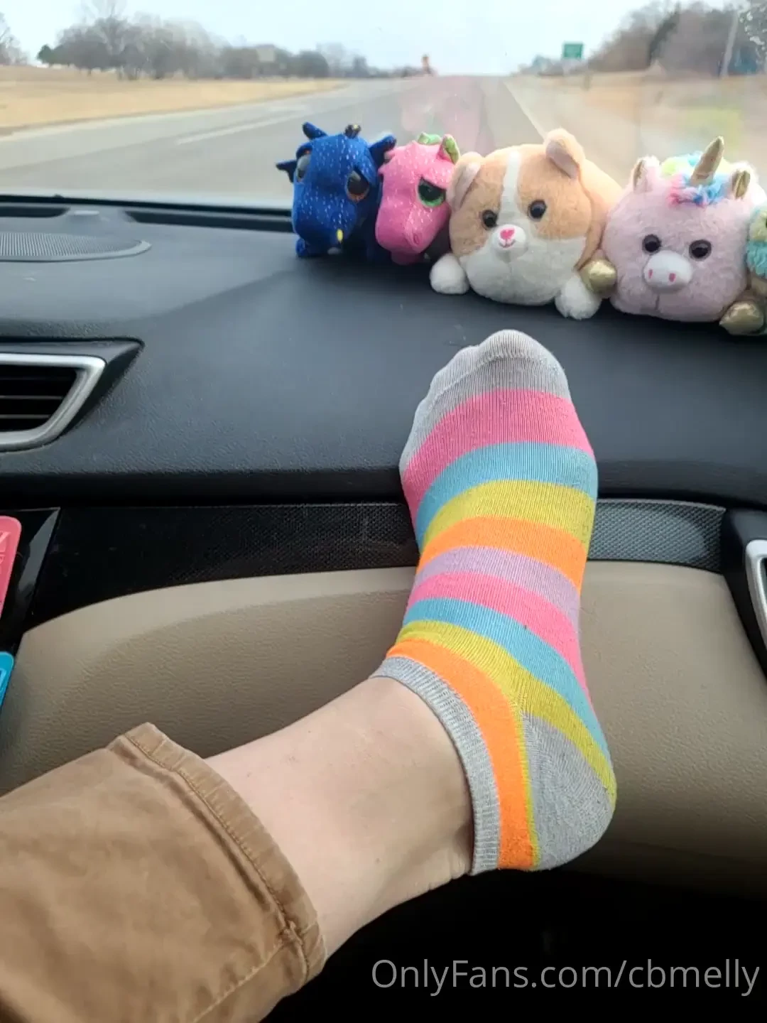 Some traveling tootsies for your thursday evening part 1 