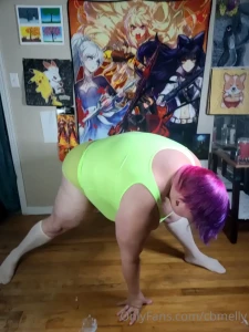 Fat girl yoga and doing the splits