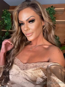 This is your sign to flirt back on ailadonovaninc
