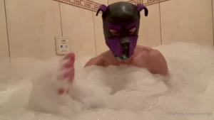 Masturbation in a bubble bath after sex i m wearing a dog mask sex