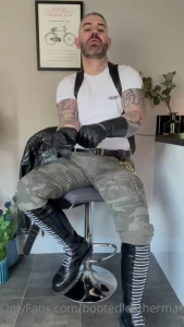 Gar skin down on my boots boi