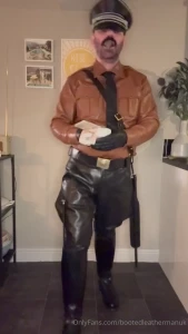 Kneel hand over