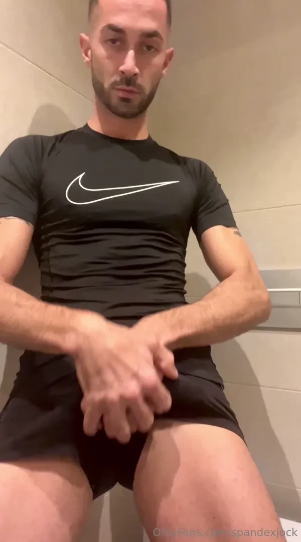 Just for you guys another sneaky sesh while the fam is in the other 