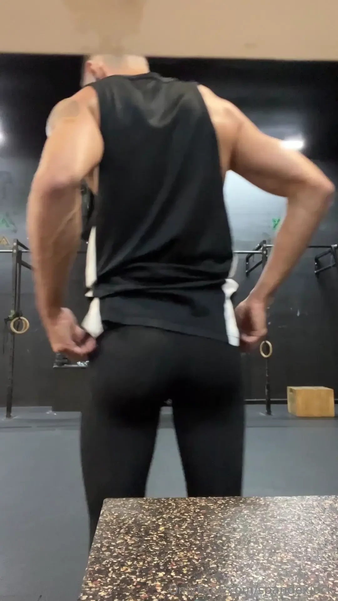 This gym look had me leaking before i even started using my leggings 