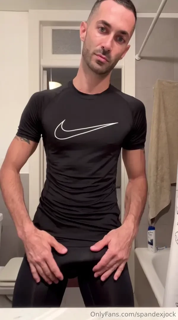 Being in lycra from top to bottom turns me on so much obviously 