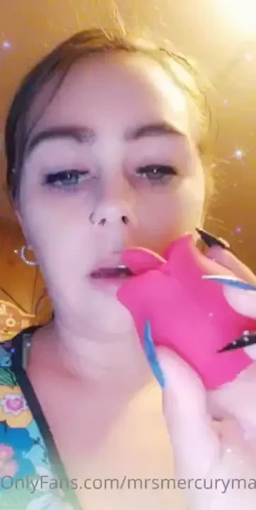 Who wants to see me use my new toy 