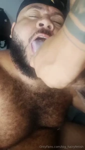 Recibiendo lechita de mi vacino bigbearhairy