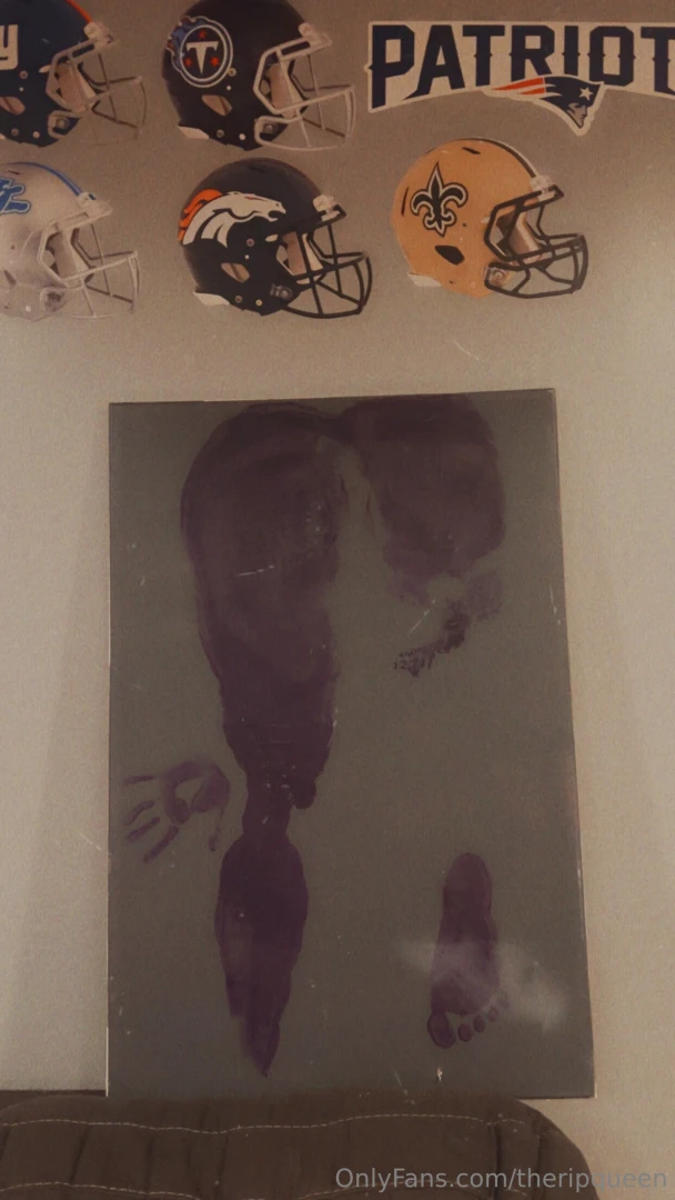 Highest tipper gets a canvas of my ass 