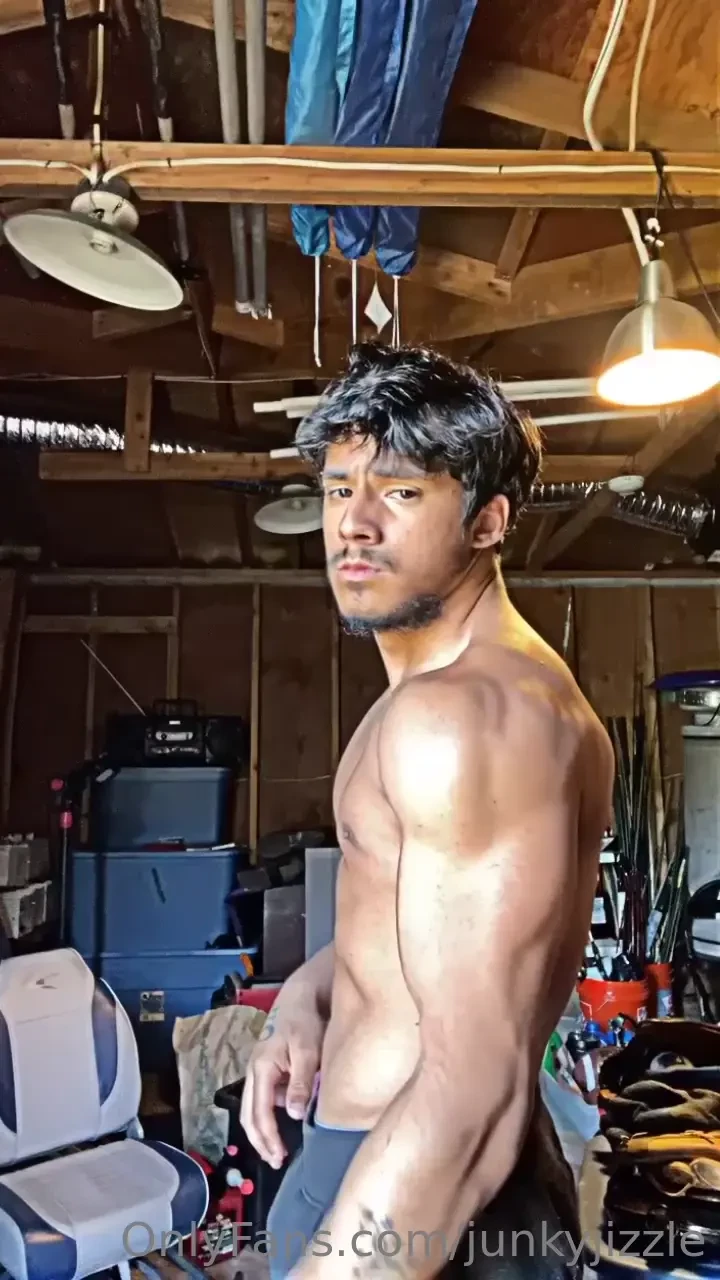 Jus flexin in the shed 