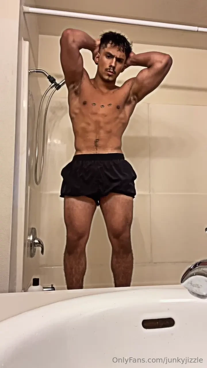 Quiet lil quickie today before i sleep and a short video of me flexin 