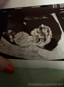 Where s all my pregnancy fetish people at my bumps starting to show