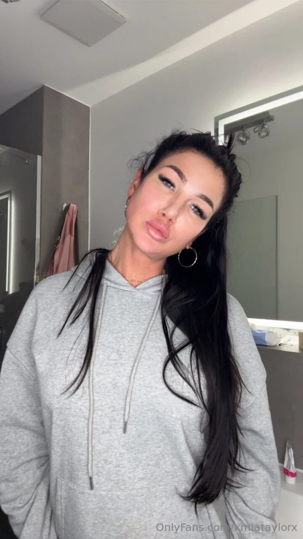 Oversized sweaters and crisp morning air the perfect match do you love 