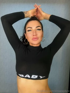 Would you like to have a nice chat with me waiting for you and looking