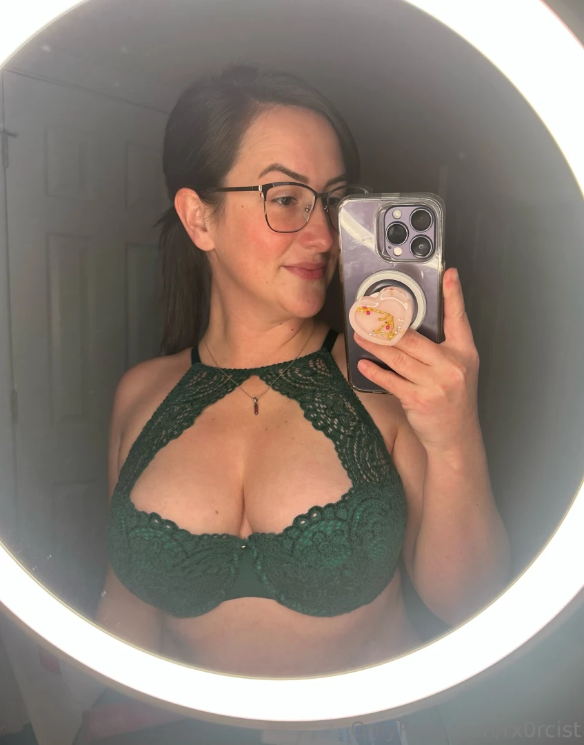 Your hand would look great gripping my pony tail 