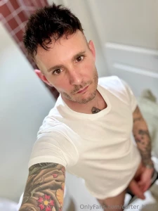 I m home alone tonight anyone to make me hard