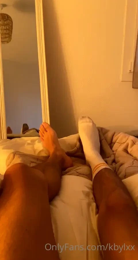 Feet worshipping who s sniffing 