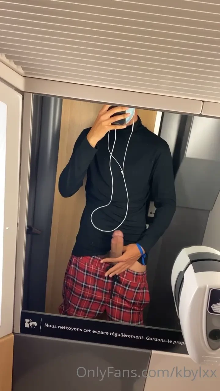 J arrivais plus m emp cher de me toucher dans le train 