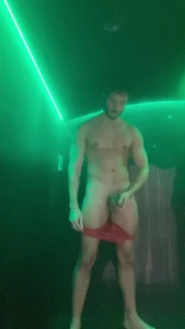 Apr s le sauna place au hammam _ private privatized place _ after the
