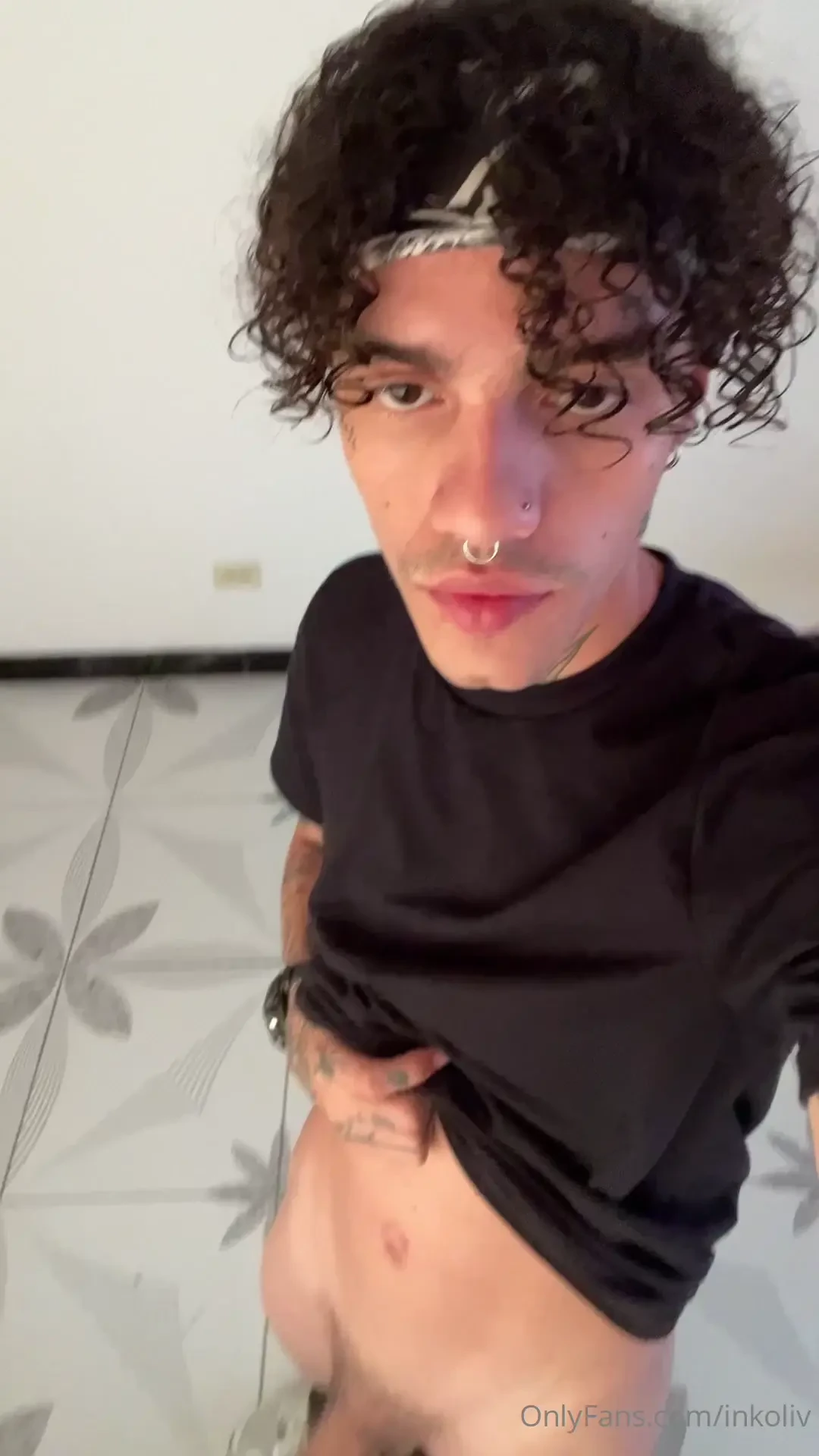 Im horny af send something horny 