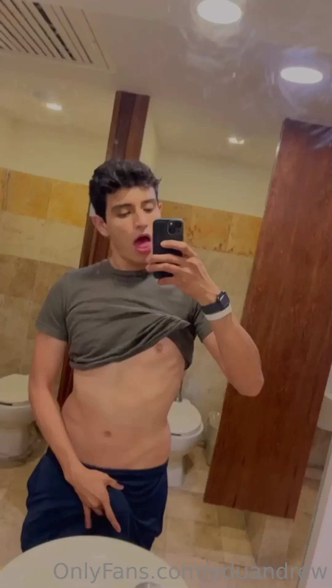 Que rico me saque la leche en el ba o del hotel 