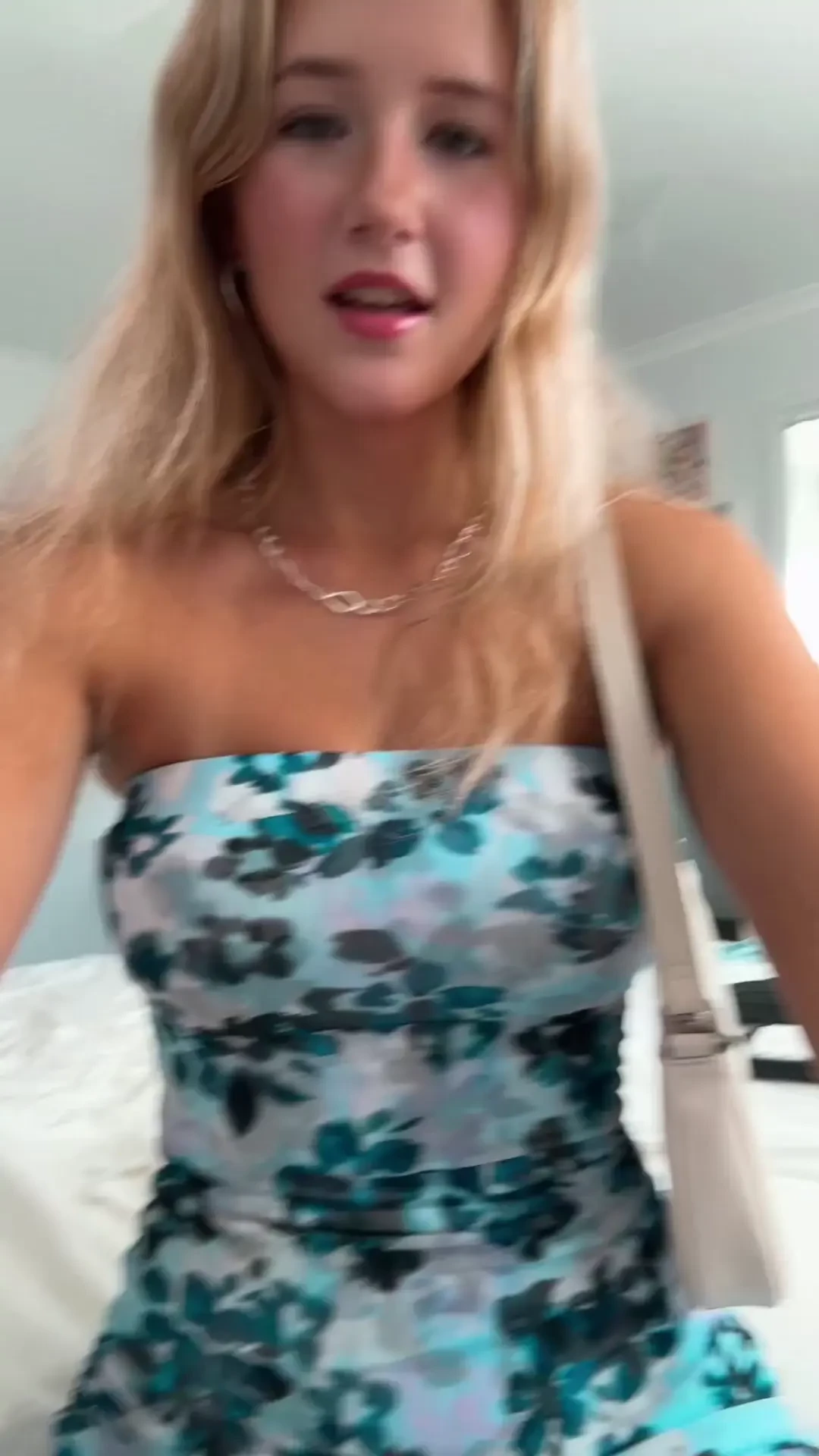 How can such a cute girl listen to a song like this 