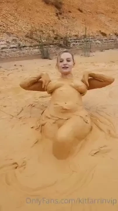 Hehe watch me feel myself in the mud 