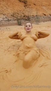 kitfarrinvip - Hehe watch me feel myself in the mud 