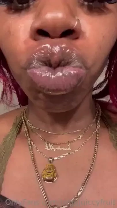 Up close kisses 
