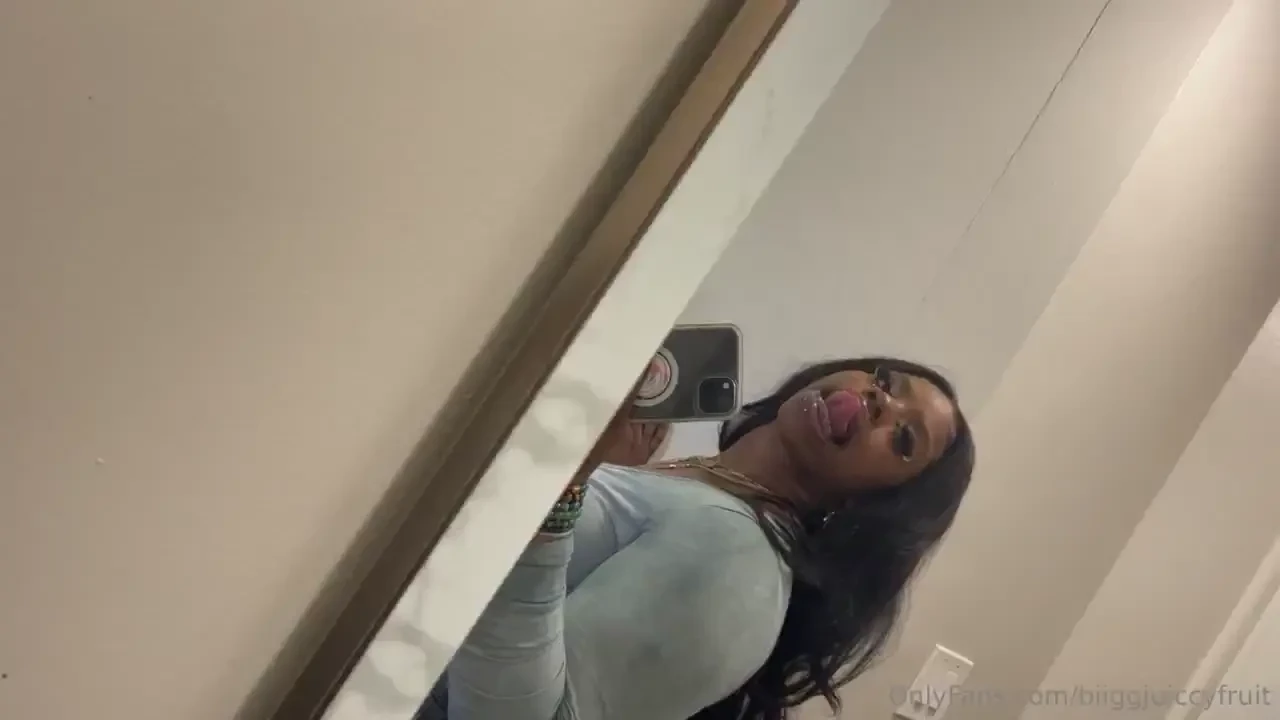 Juicy amp her juicy tongue 