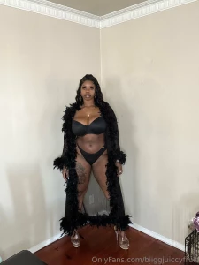 Beautiful goddess in all black new post coming daily sorry iv been part 1