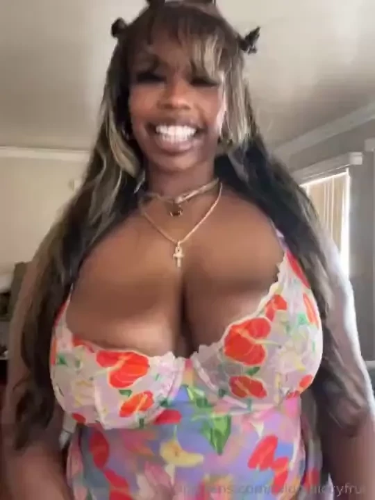 Juicy cleavage for u bae 