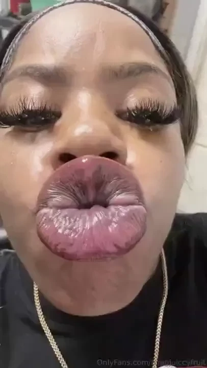 Wide open mouth 