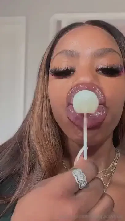 Sucking this lollipop wishing it was you bae 