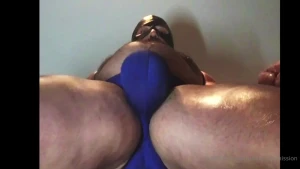 muscle-submission - Worsipe and play with my balls 