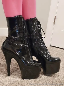 I really love these heels the only bummer is one of them is wearing