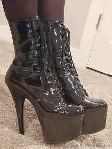 Every sissy should own a pair of 7 inch platform boots they go with