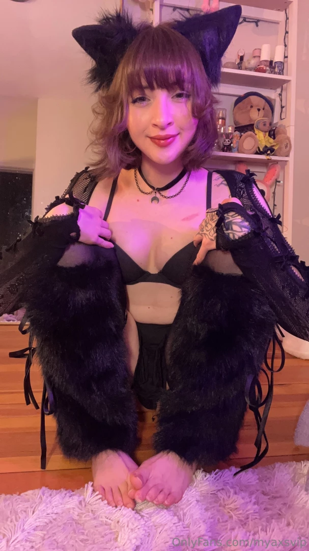 Toes and fat pussy also my new favorite thing is cutting holes in the 